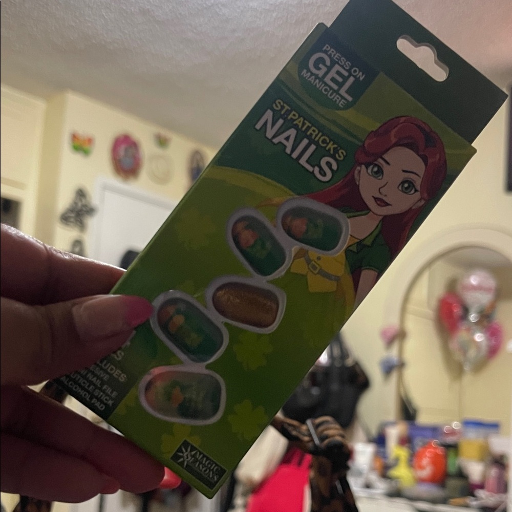 Kiss St. Patrick's Day Green and Gold Nails